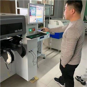 בקרה מספרית קולטת וממקמת אלקטרוניקה